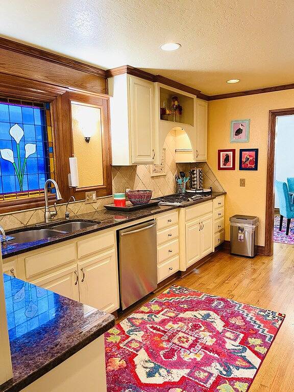 Vacation rental for 16 people, with yard in Norman