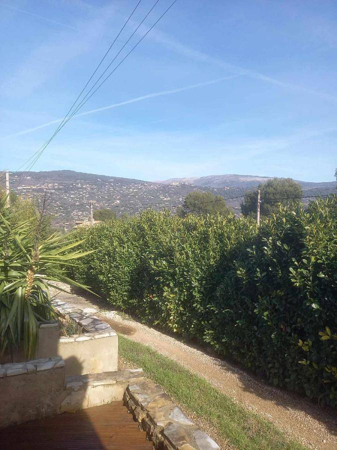 Gîte pour 4 personnes, avec terrasse et vue, adapté aux familles à Peymeinade - 3