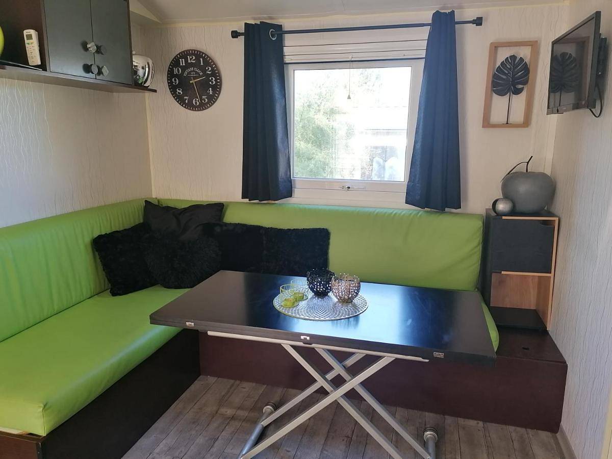 Mobil-Home Cosy Climatisé 3 chambres in Vic-la-Gardiole, Côte méditerranéenne (France)
