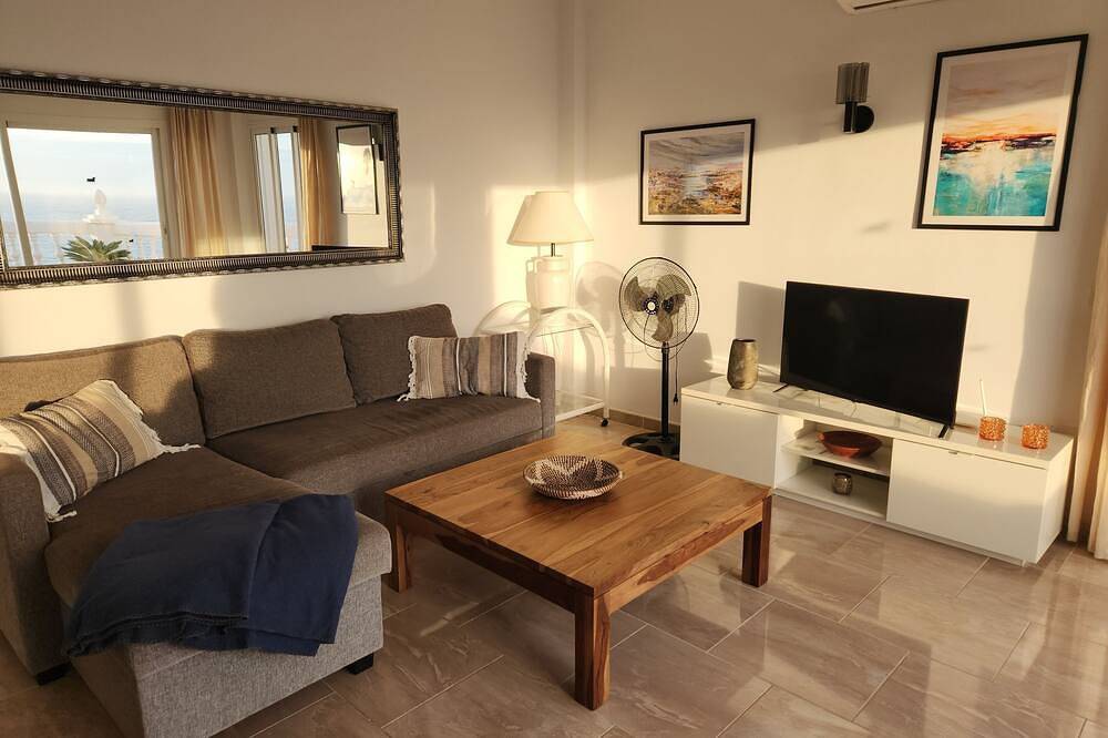 Ganze Wohnung, Geräumiges Penthouse mit riesigem Meerblick. in Urbanización Ladera del Mar, Nerja