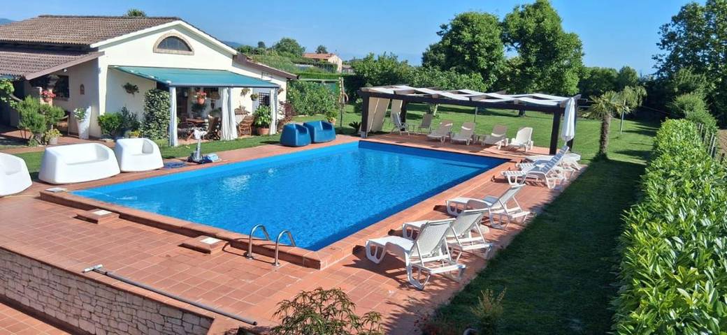 Casa vacanza per 5 persone, con panorama e giardino nonché piscina - 1