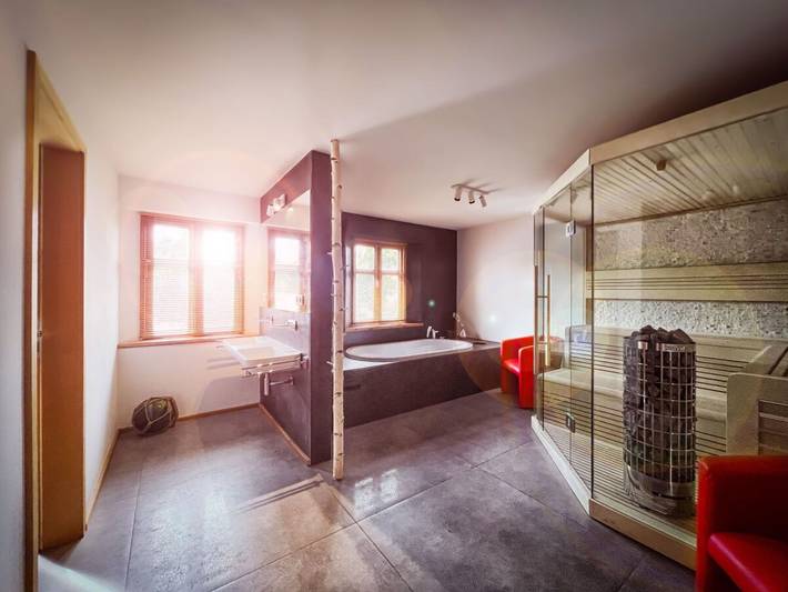 Ganze Ferienwohnung, Ferienwohnung im Fachwerkhaus mit Sauna & Pool - Ferienwohnung in Buschvitz, Bergen auf Rügen und Umgebung