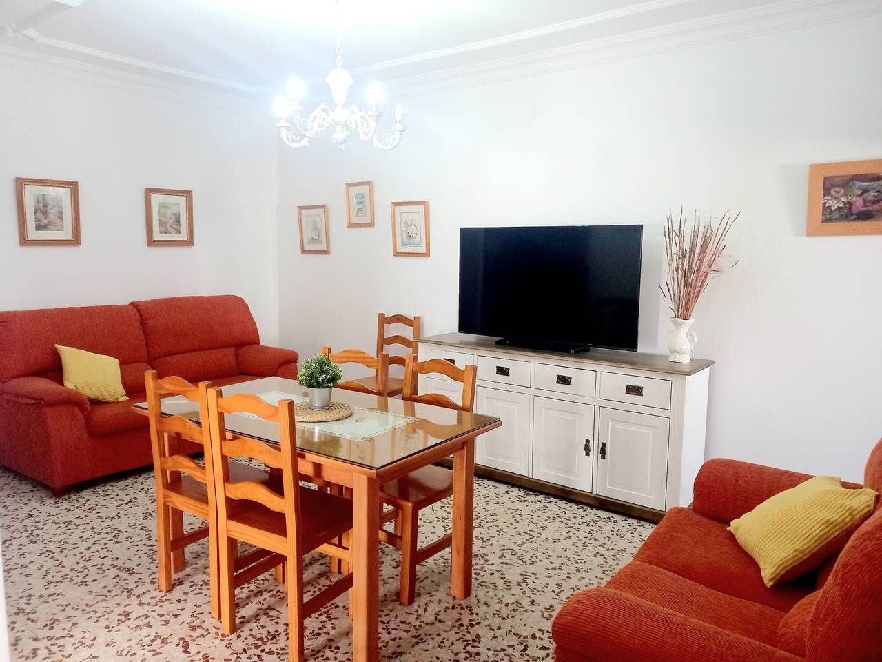 Entire apartment, Charming Apartment “Piso Carmen” in Central Location with Wi-Fi in Conil de la Frontera, Costa de la Luz