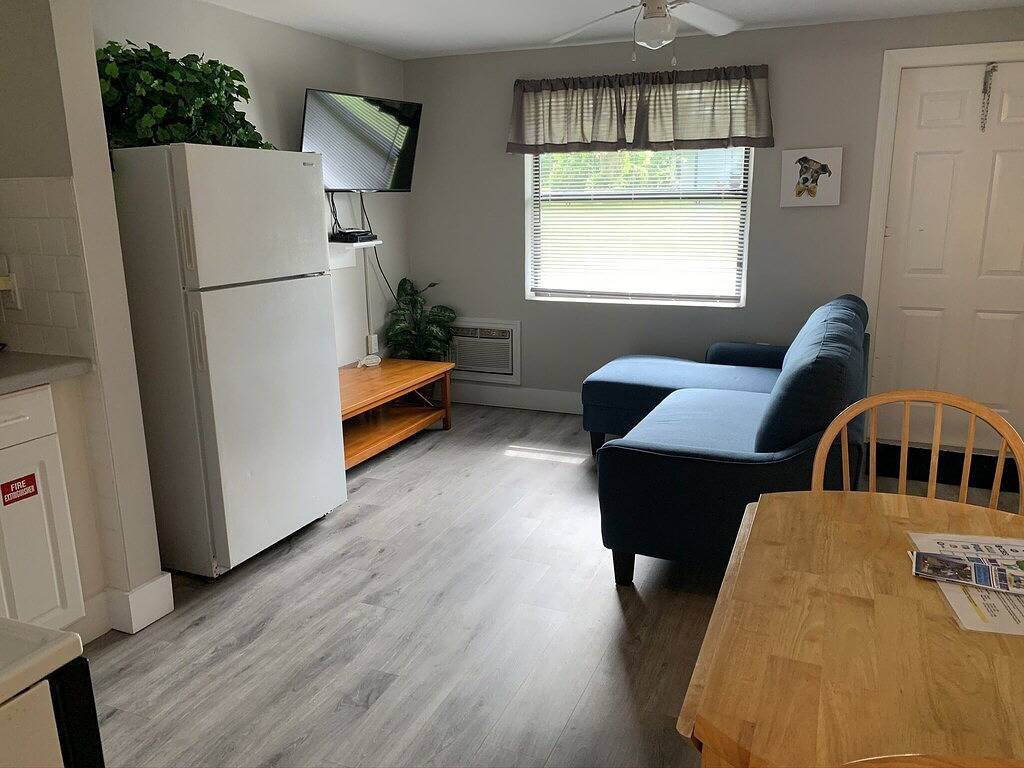 Super Cute 2Br/1Ba Cabin at beautiful lakeside campground in Lake Pierce, Zentral Florida