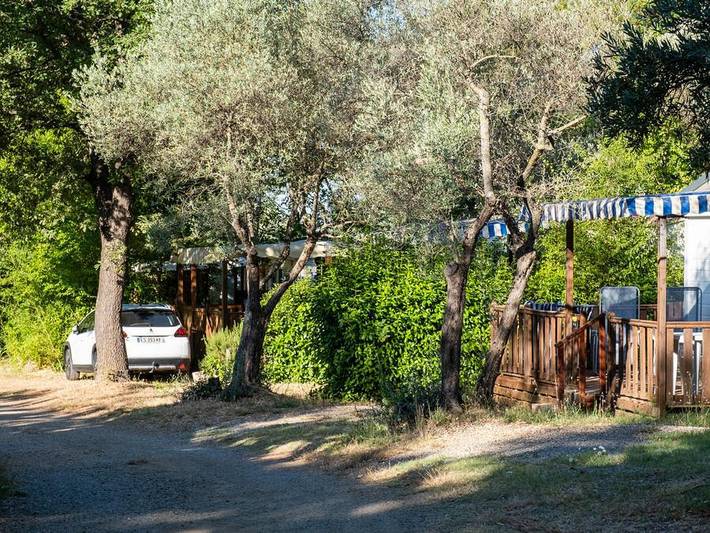 Mobil home pour 2 personnes, avec bassin pour enfant, animaux acceptés à Aups - 3