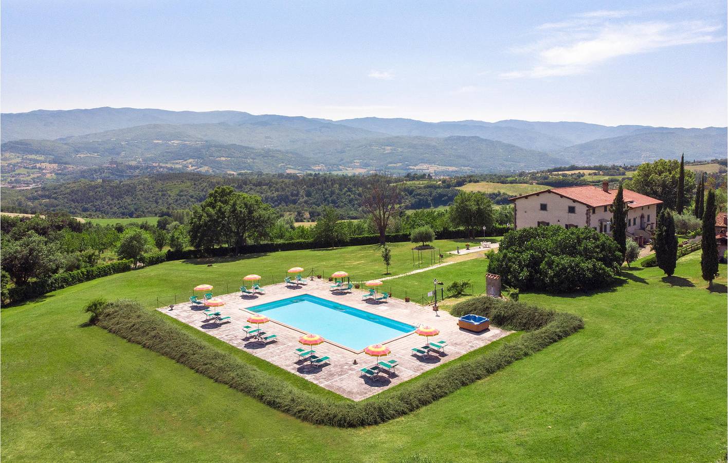 Ganze Ferienwohnung, Poppi Poolside Oase in Poppi, Casentino