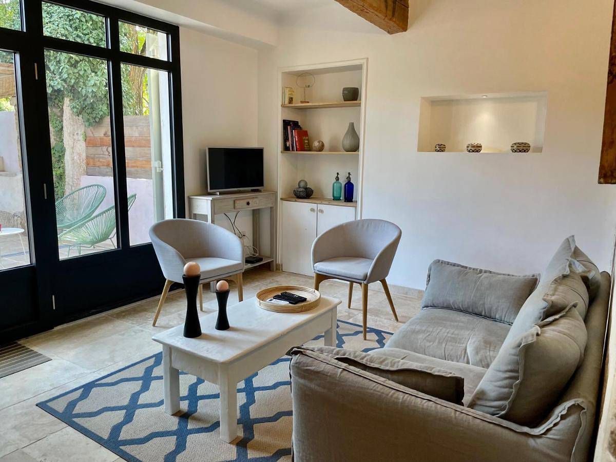 Le Mazet rose, maison avec piscine, parking et clim dans le centre in Saint-Rémy-de-Provence, Région d'Arles