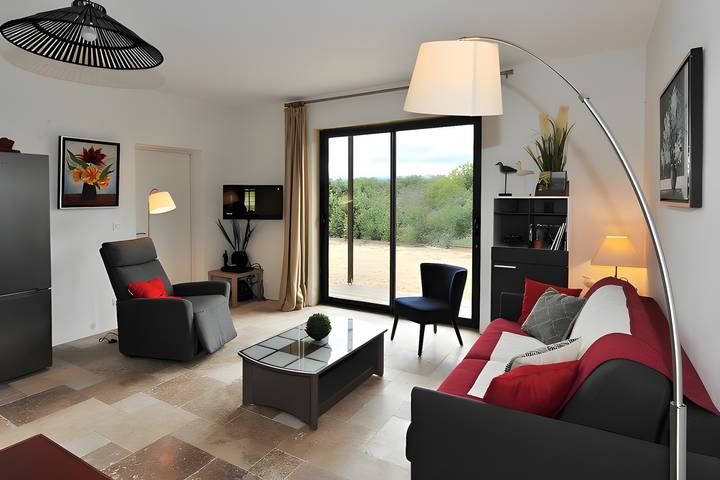Cottage 'De Luxe - Piscine, Calme & Vue' with Mountain View, Private Pool and Wi-Fi in Grospierres, Ardèche