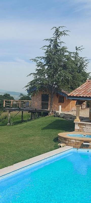 Chalet pour 2 personnes, avec jacuzzi ainsi que piscine et jardin dans Rhône