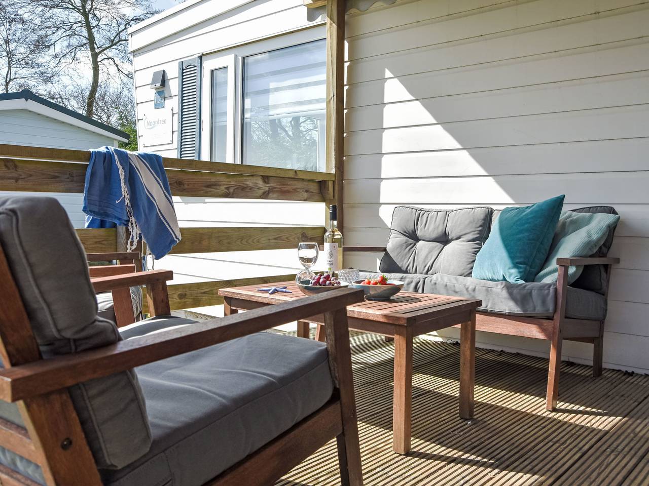 Ganze Wohnung, Strandnahes Chalet mit überdachter Veranda in Buren (Ameland), Westfriesische Inseln