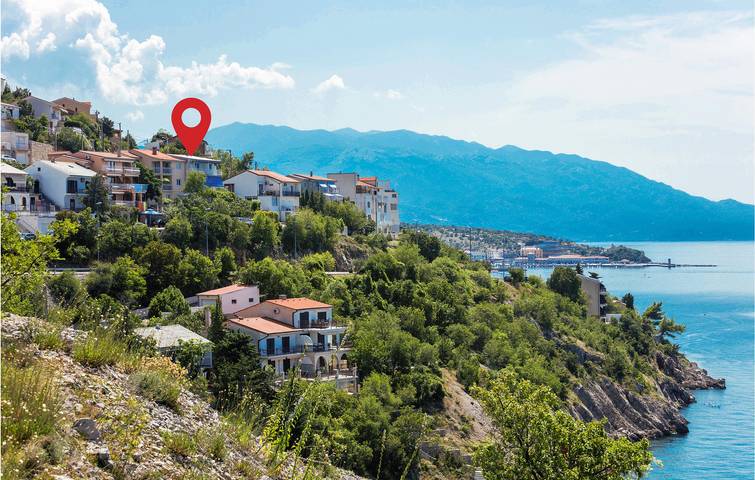 Ganze Ferienwohnung, Urlaub am Meer: Gemütliche Ferienwohnung mit WLAN, Terrasse und Parkplatz, 200 m vom Strand entfernt in Senj, Kvarner Festland