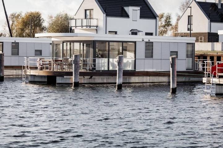 Hausboot für 4 Personen, mit Terrasse und Seeblick am Greifswalder Bodden - 2