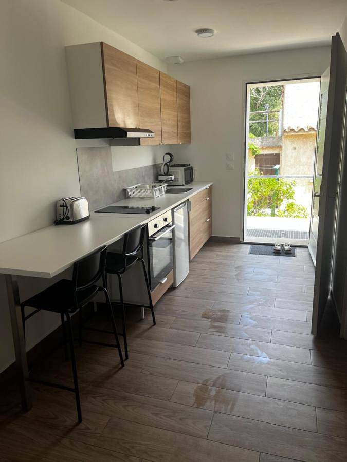 Gîte pour 2 personnes, avec terrasse à Berre-l'Étang - 3
