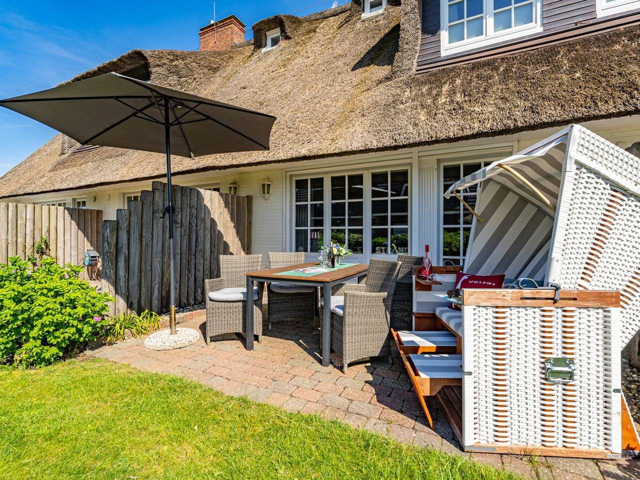 Adis Meerblick Landhaus Arnika - Ferienhaushälfte für bis zu 4 Personen. Strandnah und ruhig gelegen. in Wenningstedt, Sylt
