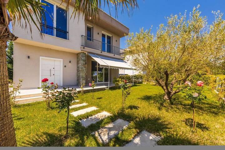 Villa für 8 Personen, mit Balkon und Garten, kinderfreundlich in Albanien