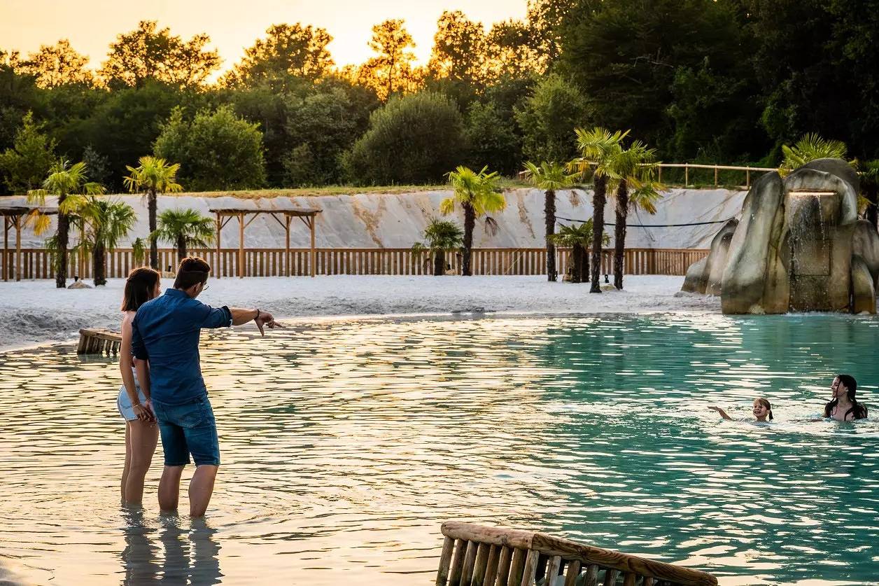 Herrenhaus in Bäumen 4 Schlafzimmer 10 persons in Dienné, Vienne