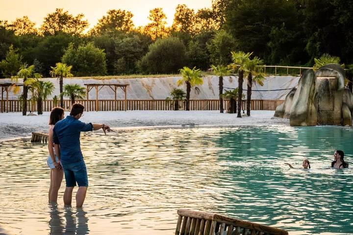 Camping für 10 Personen, mit Terrasse in Vienne - 2