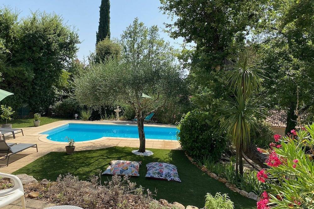 Villa with private pool between Land and Sea in Saint-Paul-en-Forêt, Region de Draguignan