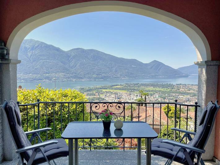 Ferienwohnung für 4 Personen, mit Balkon und Terrasse sowie Seeblick und Ausblick in Orselina