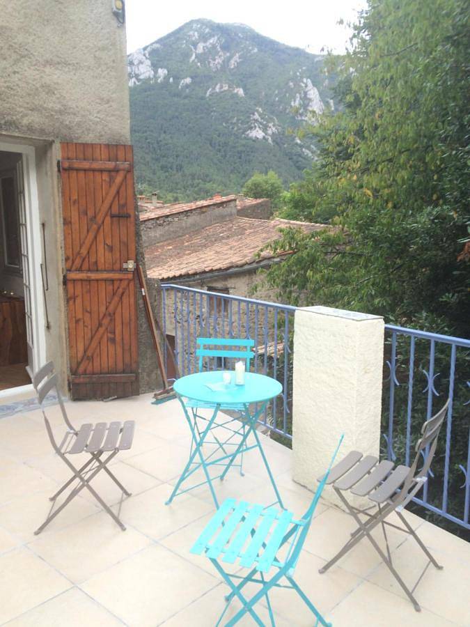 Location de vacances pour 6 personnes, avec terrasse ainsi que vue et jardin à Puilaurens - 2