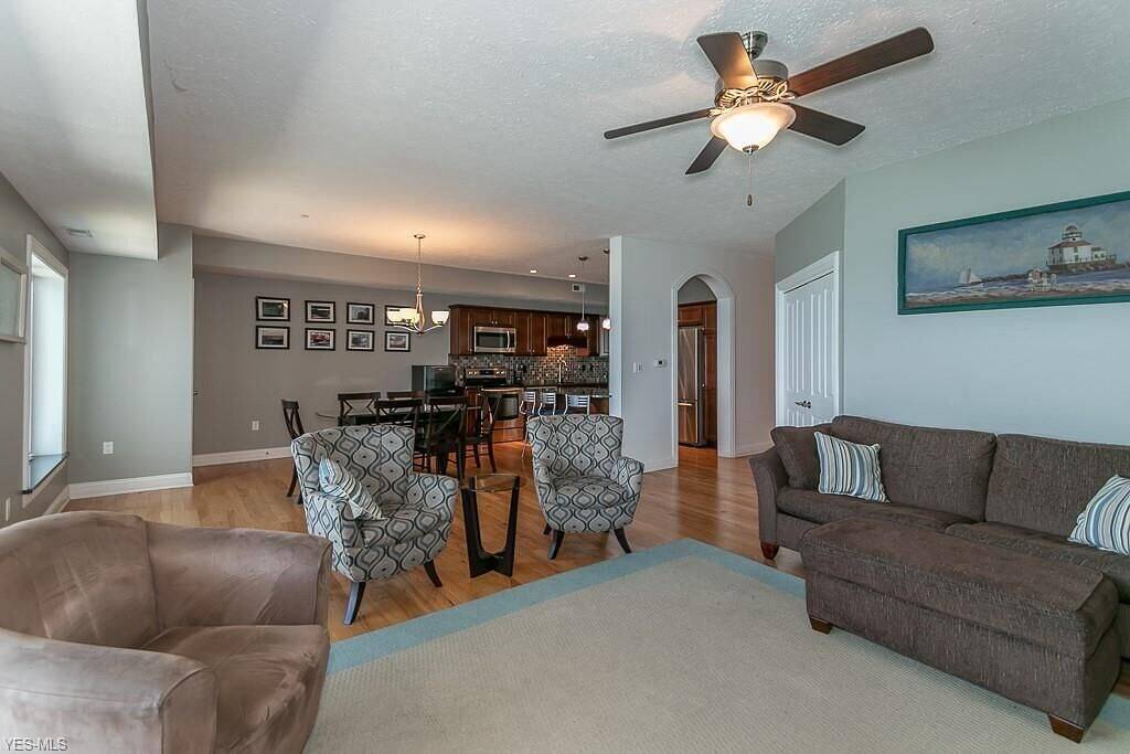 Ganze Wohnung, Lakefront Condo mit eigenem Strand und Innenpool! in Geneva-on-the-Lake, Ashtabula County