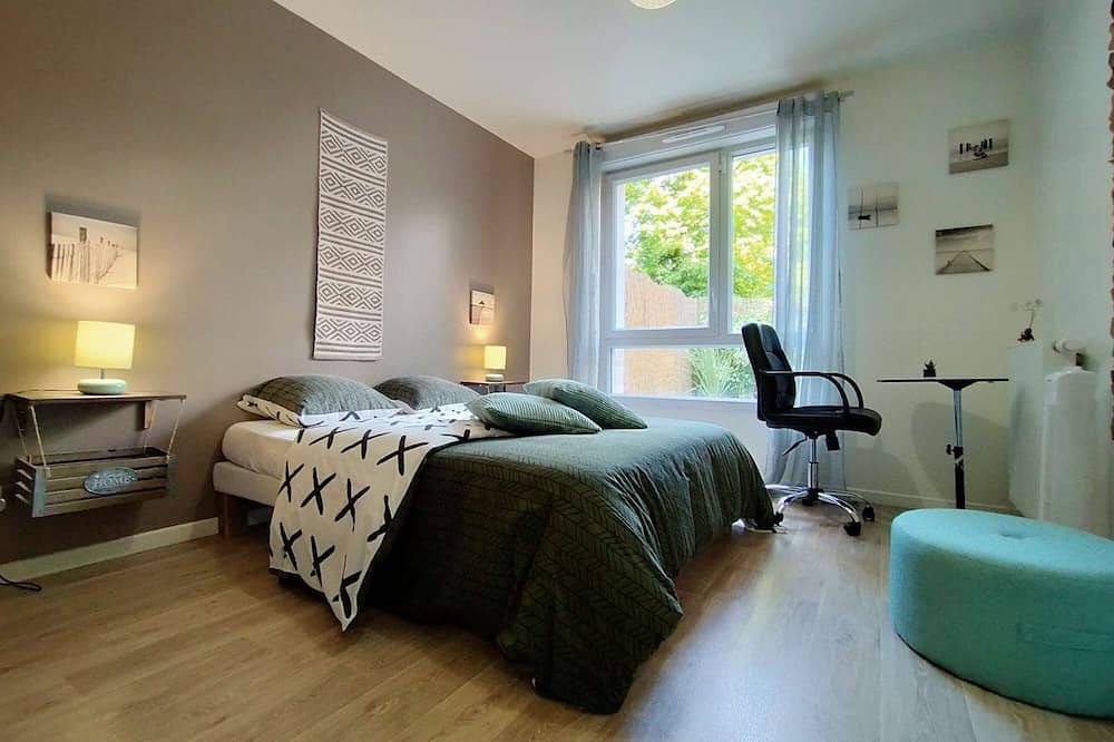 Apartamento entero, Chic and spacious apart with terrace and parking in Saint-Denis, Sena-Saint Denis