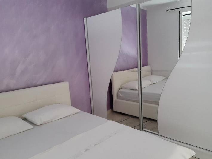 Gîte pour 5 personnes, avec terrasse dans Risan - 2