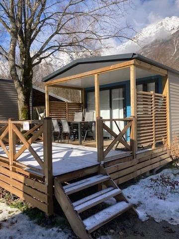 Caravane pour 4 personnes, avec terrasse et balcon/terrasse à Le Bourg-d'Oisans