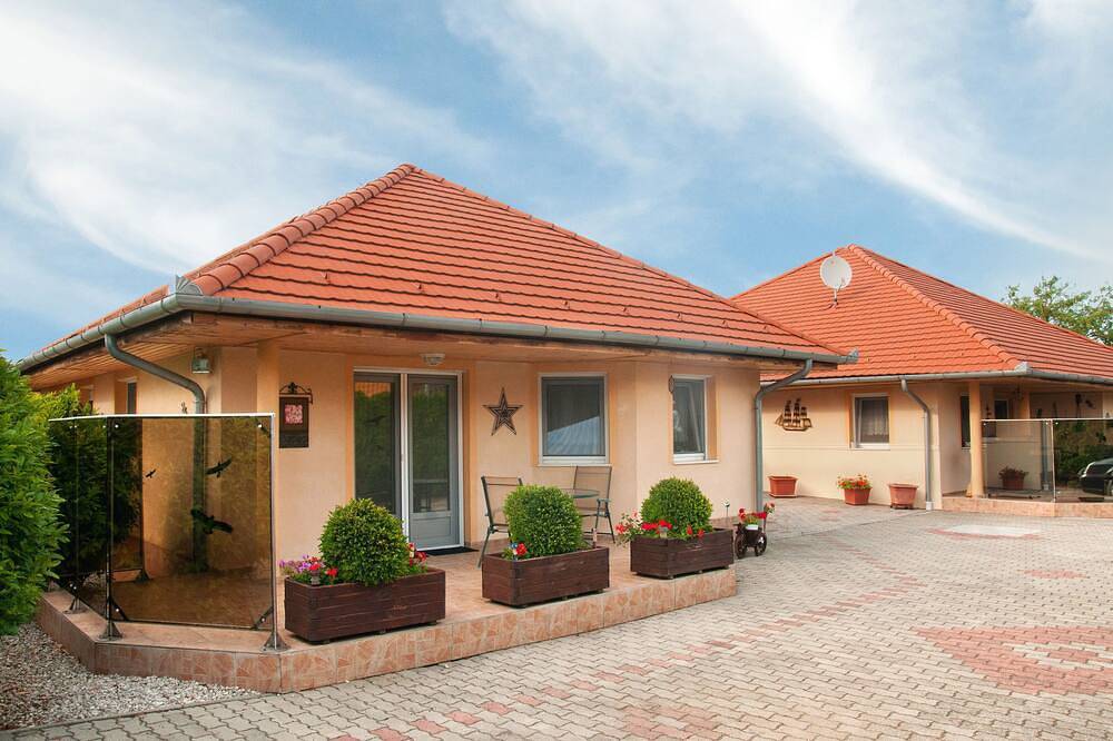 Ferienhaus \"Steffi G\" für 2-6 Personen.,Pool, Klima,See 1000m´,Sauna in Balatonbereny, Plattensee Südufer