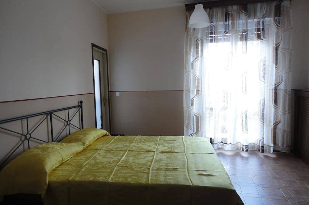 Haus in Zentrum mit grosse Terrasse, Seeblick und nur 200 Meter vom Strand! in Rivoltella del Garda, Desenzano del Garda