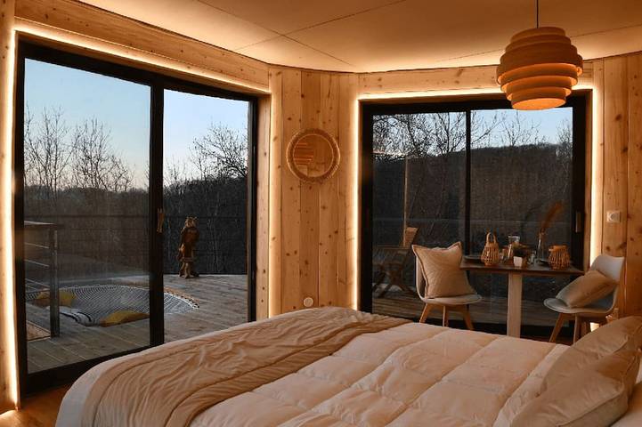 Location de vacances pour 2 personnes, avec piscine et sauna ainsi que jacuzzi et balcon à La Côte-Saint-André - 2