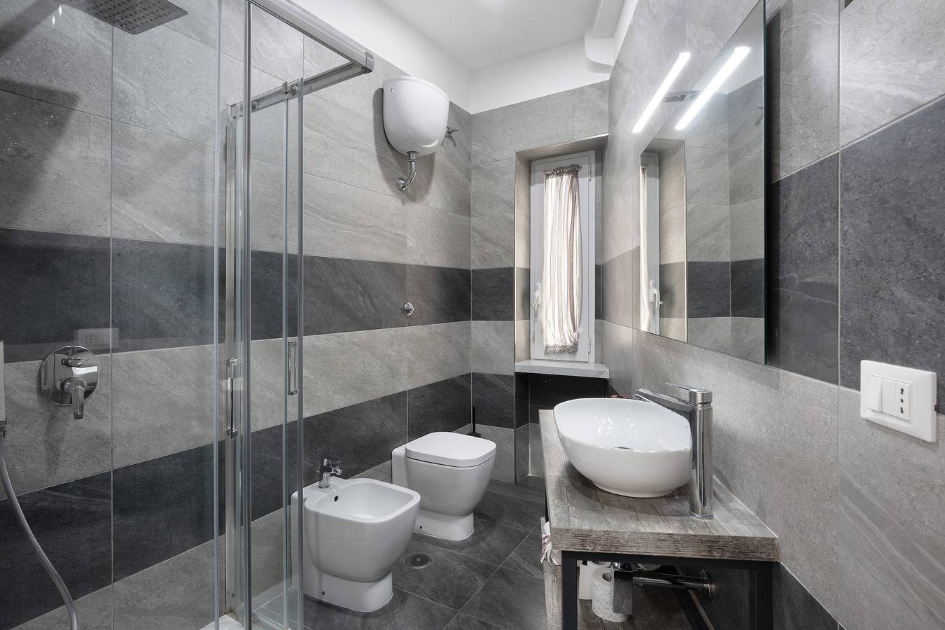Zimmer 'Superior 4 Con Bagno Privato' mit Wi-Fi und Klimaanlage in Neapel, Neapel Provinz