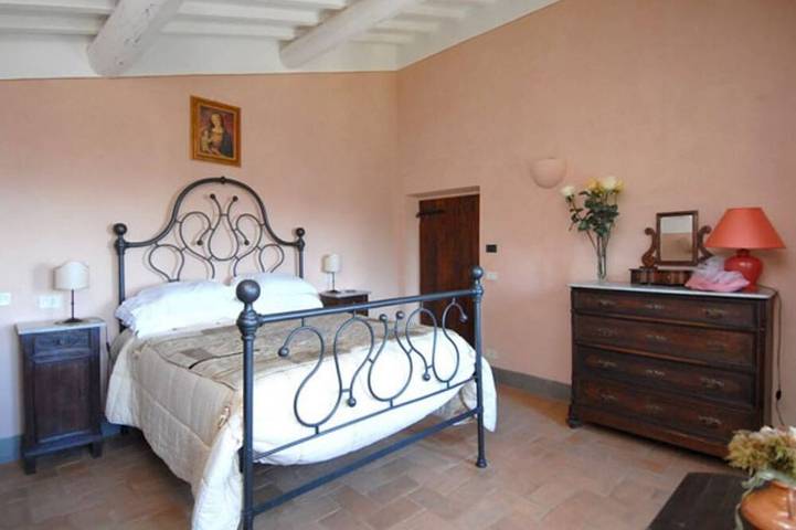 Typical Farmhouse Of The Umbrian Countryside in Panicale, Lake Trasimeno