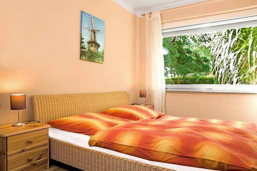 Ferienhaus Meertied mit Wintergarten und großem Grundstück in Kirchdorf (Poel), Nordwestmecklenburg (Wismar und Umgebung)