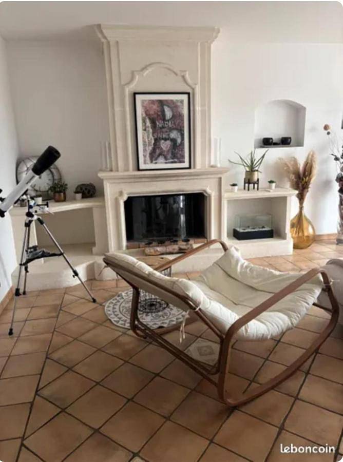 Location de vacances pour 17 personnes, avec terrasse ainsi que vue et piscine, animaux acceptés à La Fare-les-Oliviers - 4