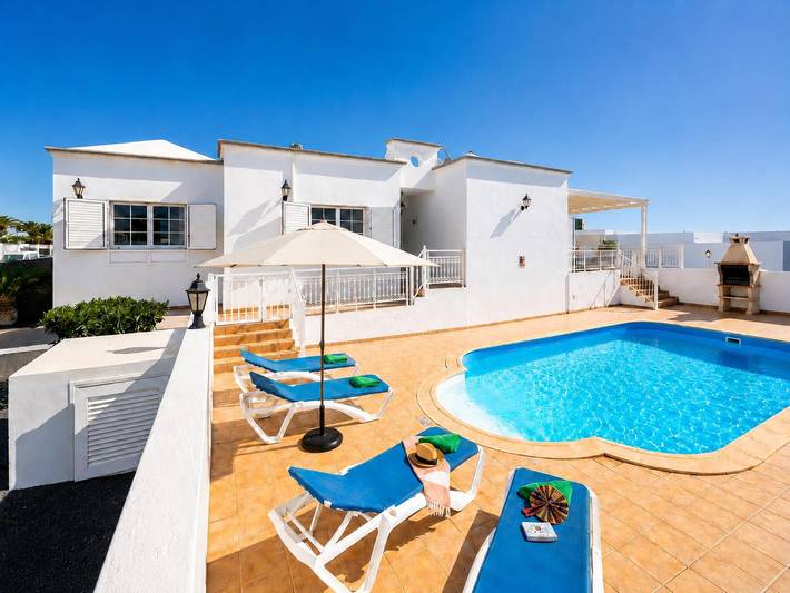 Villa für 6 Personen mit Terrasse in Puerto Calero, Yaiza