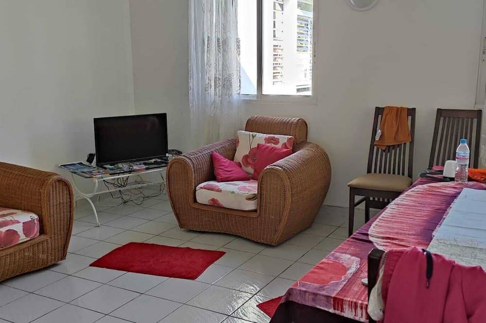 Pleasant house with trees and flowers, 5 minutes from all amenities in Les Abymes, Guadeloupe (Caribbean)