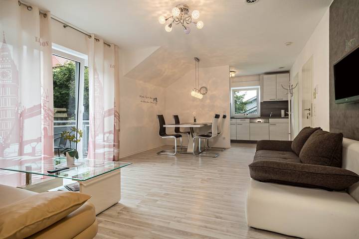 Ganze Wohnung, Familien-Apartment 2 nahe dem Bodenseeufer mit Balkon und Wlan in Meersburg, Region Bodensee-Oberschwaben