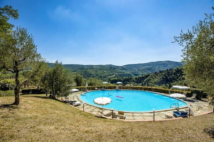 Location de vacances pour 11 personnes, avec vue ainsi que jardin et piscine, animaux acceptés à Pontassieve - 4