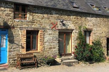 Gîte pour 10 personnes, avec jardin et piscine, animaux acceptés dans Souleuvre-en-Bocage