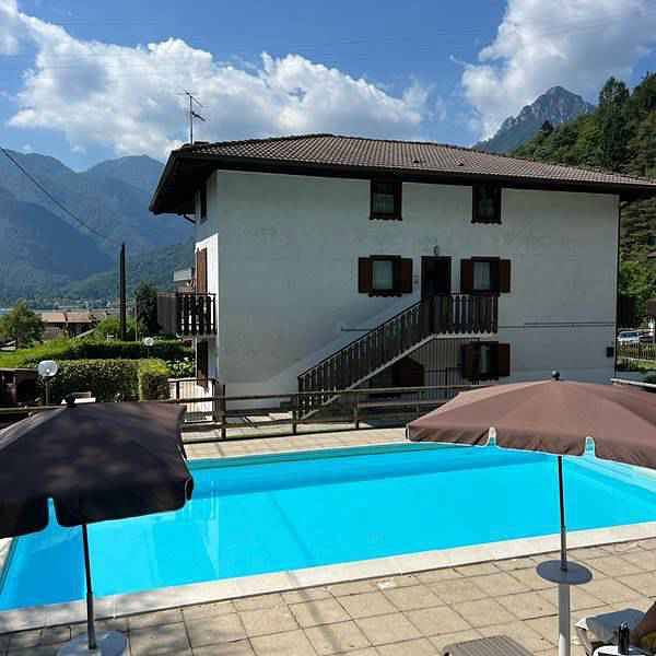 Appartamento intero, Appartamento con piscina e vista sulle montagne in Mezzolago, Ledro