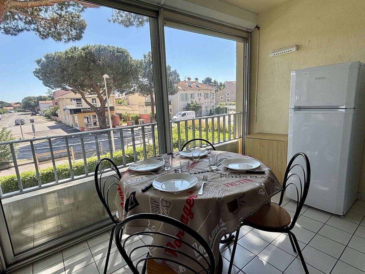 Entire apartment, Beachside Studio with Pool, Parking & Balcony - Argelès-sur-Mer in La Côte Vermeille, Argelès-sur-Mer