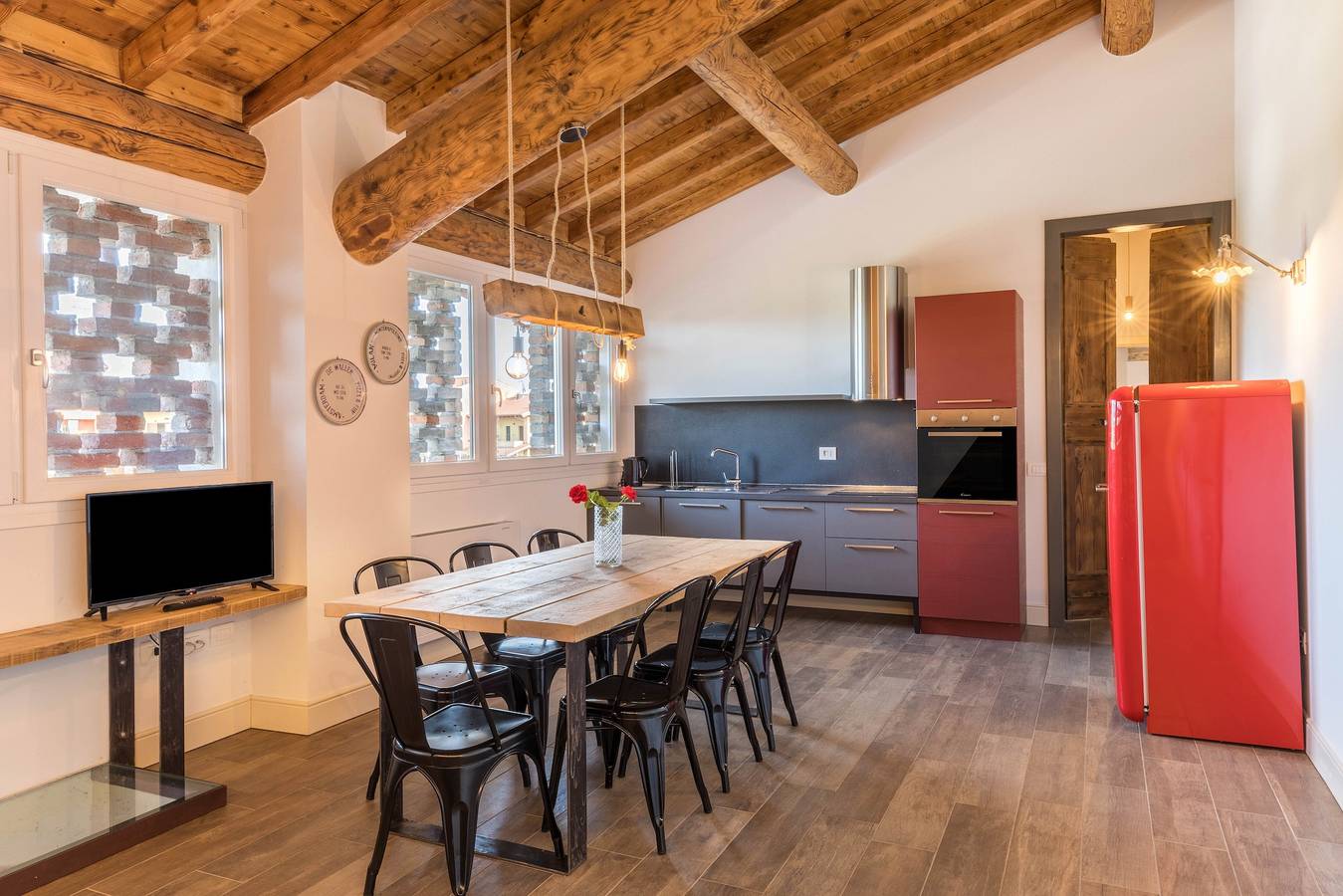 Ganze Wohnung, Große Ferienwohnung "Rovere" mit Wlan, Gemeinschaftsgarten und Pool in Rivoltella del Garda, Desenzano del Garda