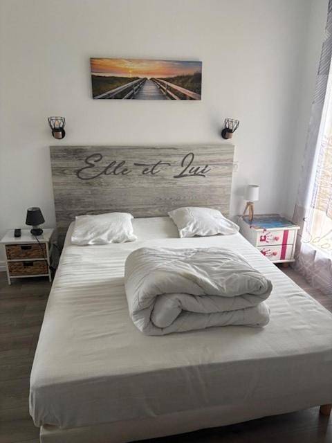 Appartement de vacances pour 4 personnes, avec jacuzzi ainsi que balcon et piscine