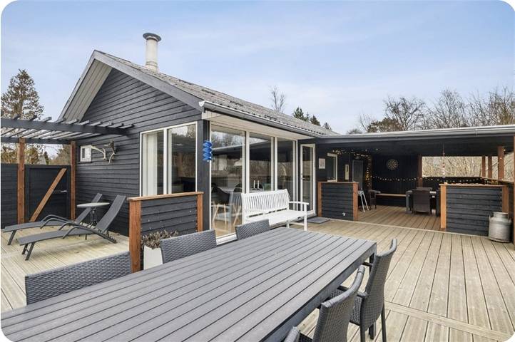 Feriehus for 6 personer, med terrasse, dyr tillatt i Hou