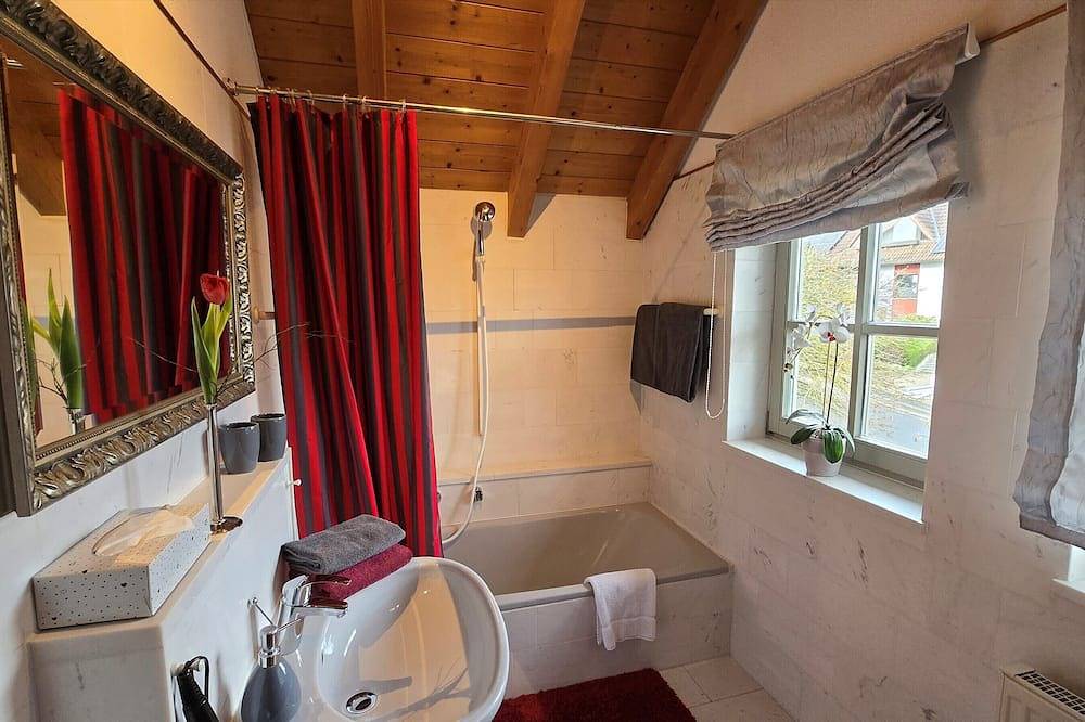 Ganze Wohnung, Ferienwohnung \"Die Reblaus\" 60qm mit 1 Schlafzimmer für 2 Personen in Erlabrunn, Fränkisches Weinland