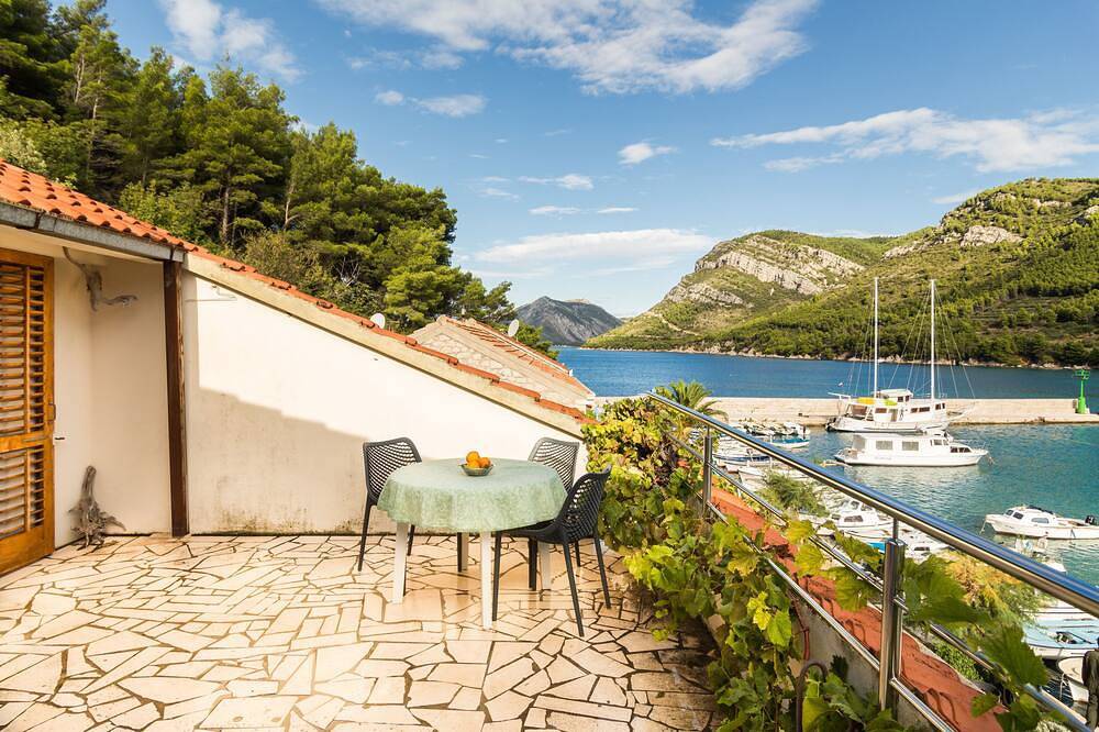 Ganze Wohnung, Zuljana - apartment with large terrace, sea view in Žuljana, Dubrovnik-Neretva