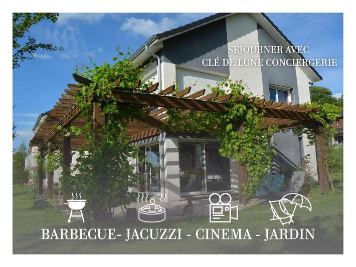 Villa pour 8 personnes, avec Balcon et Jacuzzi ainsi que Terrasse et Jardin