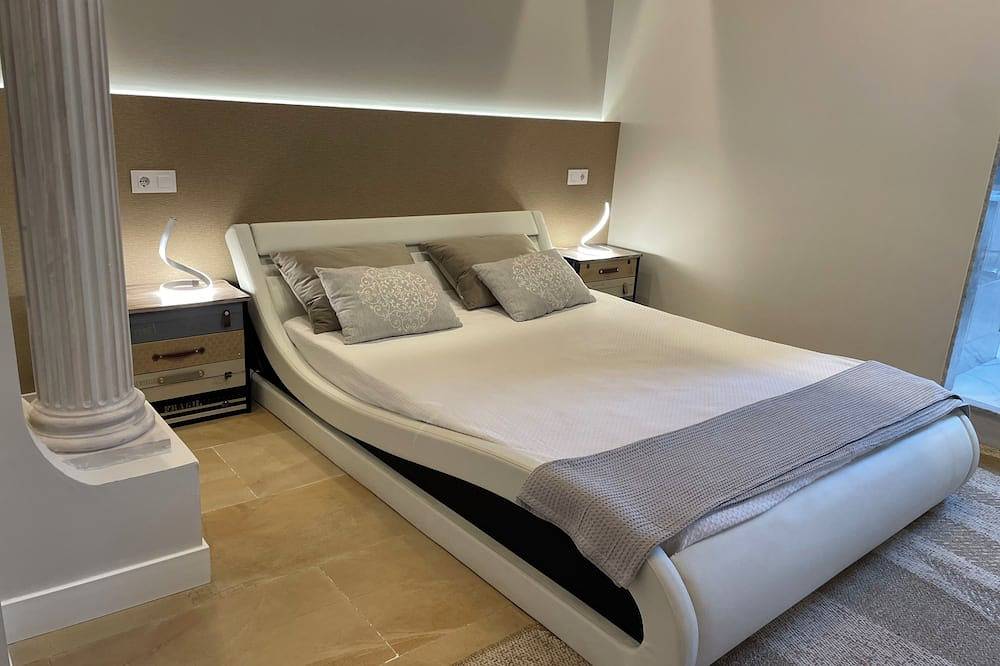 Ebano&Marfil Suite Home. A different kind of villa. in Camargo, Cantabrian Coast