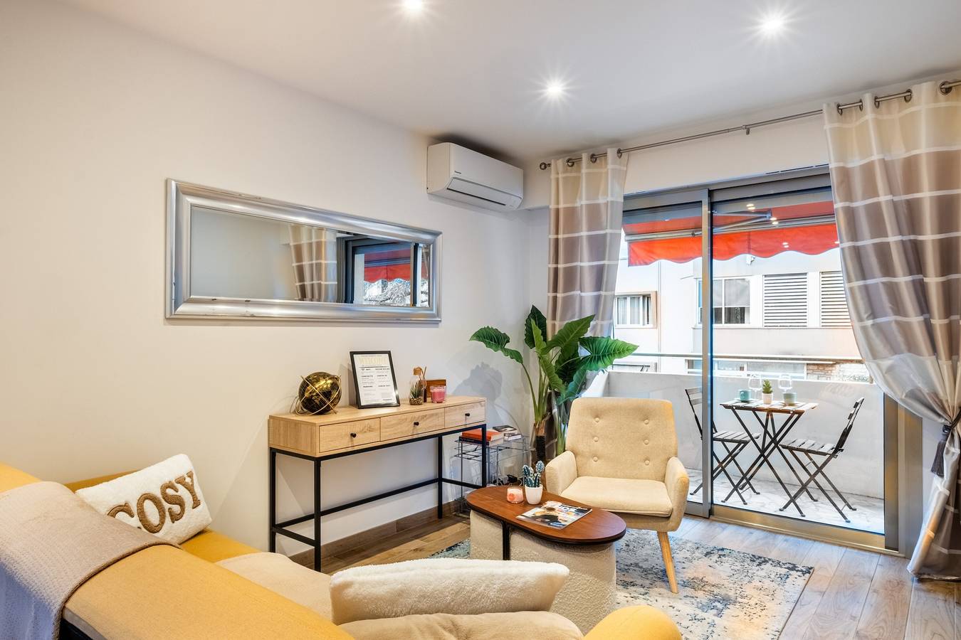 Entire apartment, Apartment 'Cosy' with Balcony, Wi-Fi and Air Conditioning in Cannes, Cannes region